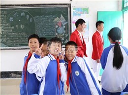 與智者為伍，與善者同行—左右手創(chuàng)始人南雄助學之行