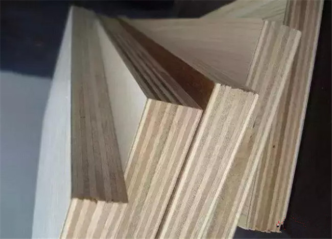 左右手家居安裝師傅告訴你，做衣柜應(yīng)該用什么板材？